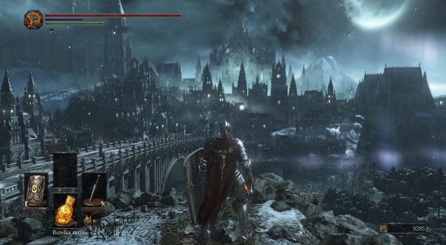 Dark Souls 3, изображающая персонажа, смотрящего на готический пейзаж.