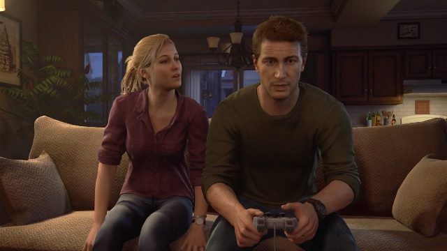 Uncharted 4, Дрейк играет на диване с другом как взрослый геймер.